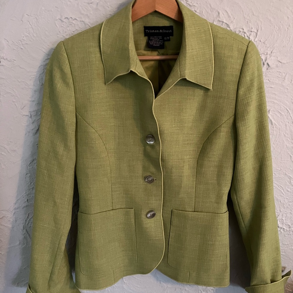 Tristan & Iseut spring green skirt suit